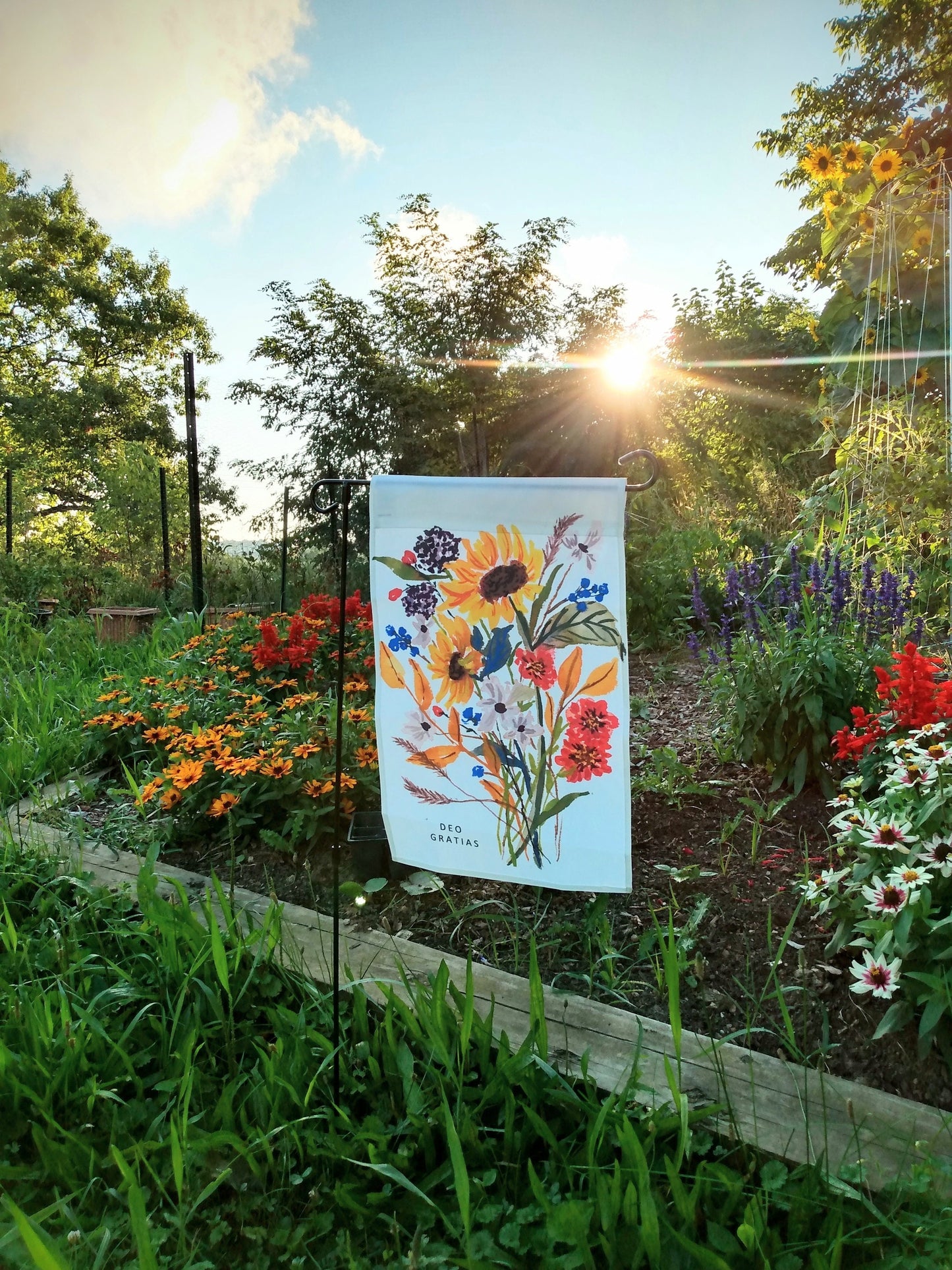 Deo Gratias Garden Flag